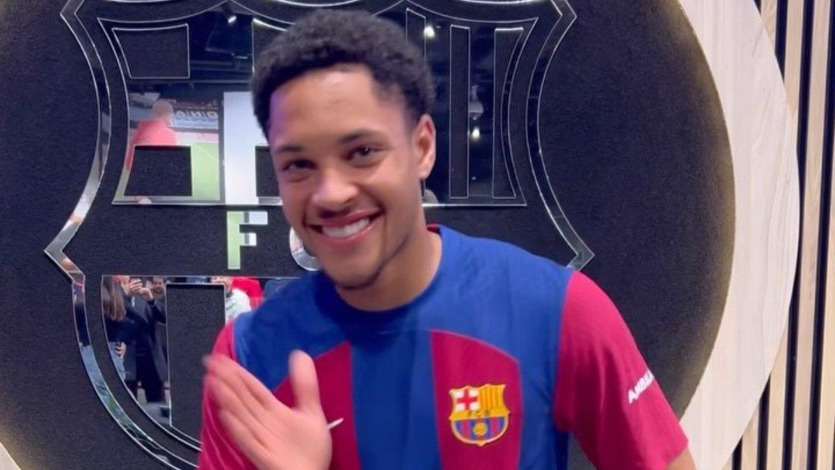 Potret penyerang baru Barcelona di pertengahan musim 2023/2024, yakni Vitor Roque.