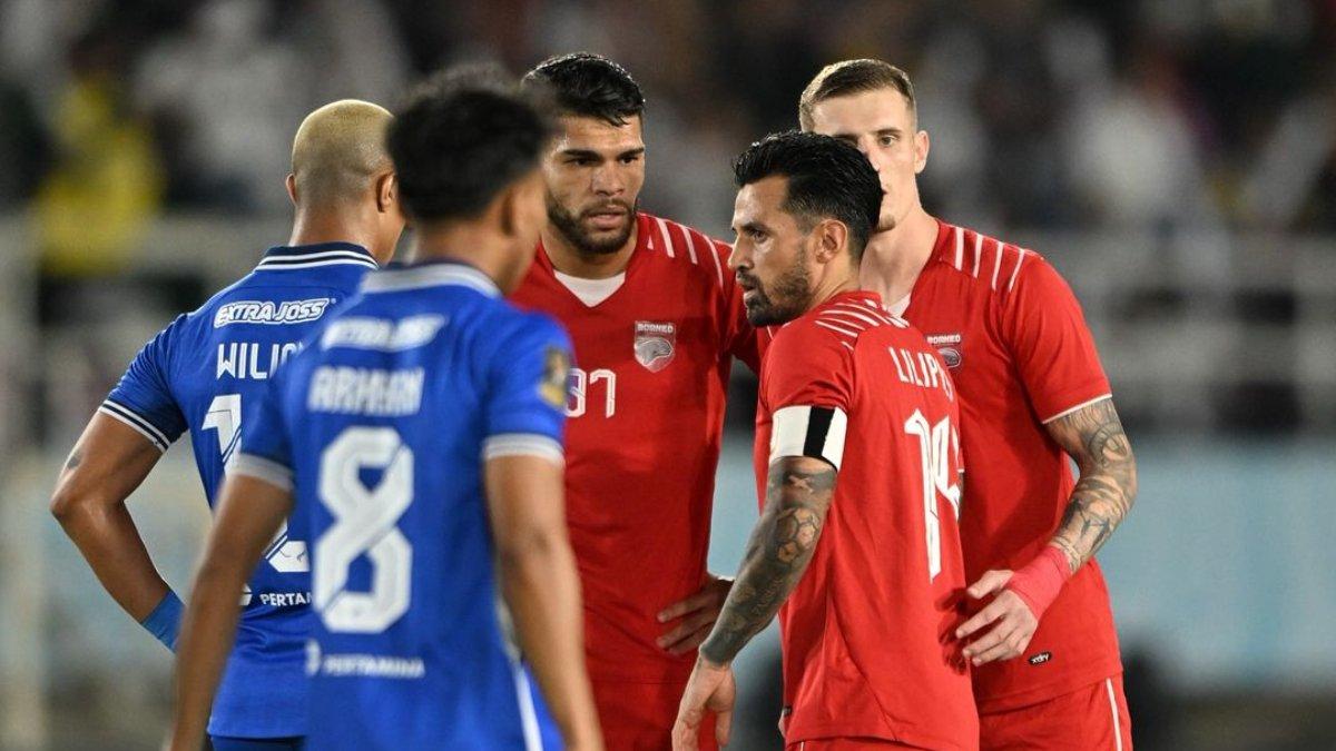 Cuplikan pertandingan antara Borneo FC melawan Arema FC di final Piala Presiden 2024 yang digelar di Stadion Manahan, Solo pada Minggu 4 Agustus 2024.