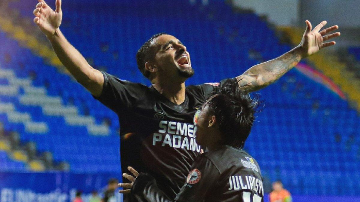Duel Borneo FC vs Semen Padang tersaji di pada pekan ke-18 Liga 1 2024/2025, Selasa (14/1/12025) di Stadion Batakan, Balikpapan, Kalimantan Timur. Hasil akhir Borneo FC kontra Semen Padang, Eduardo Almeida lebih cerdik, 3 rekrutannya over power, skor 1-3 untuk Kabau Sirah.