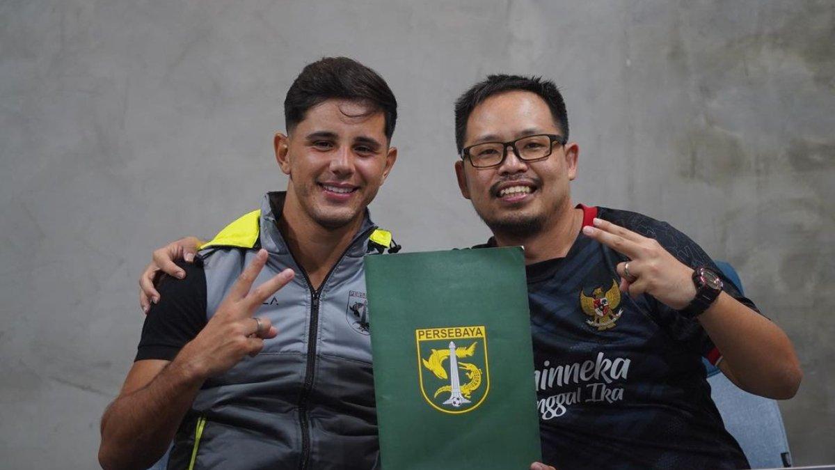 Sosok winger dari Brasil milik Persebaya Surabaya, Bruno Moreira resmi memperpanjang kontraknya di Bajul Ijo selama dua tahun ke depan setelah diumumkan oleh sang agen, Gabriel Budi pada Sabtu, 20 April 2024.
