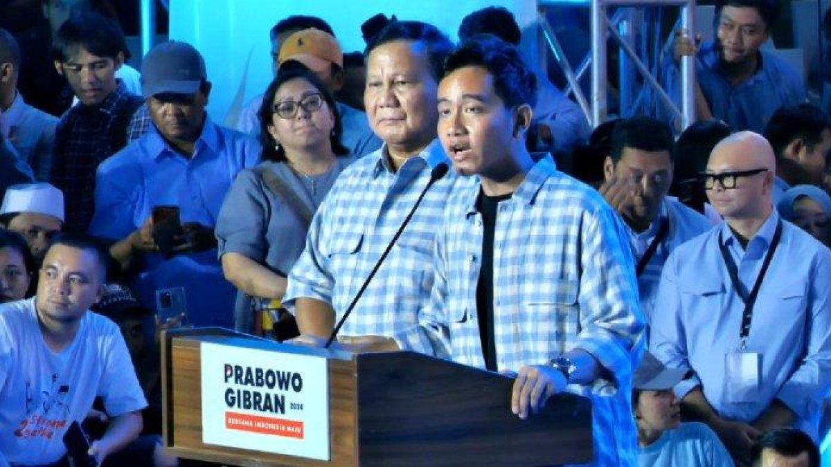 Calon wakil presiden (cawapres) nomor urut 2, Gibran Rakabuming Raka, menyampaikan pidato di Istora Senayan, Jakarta, Rabu (14/2/2024).