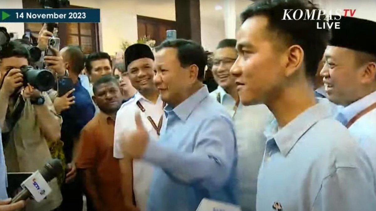 Capres Prabowo Subianto dan cawapres Gibran Rakabuming Raka di Rumah Indonesia Maju Teuku Cik Ditiro Menteng, Selasa (14/11/2023).