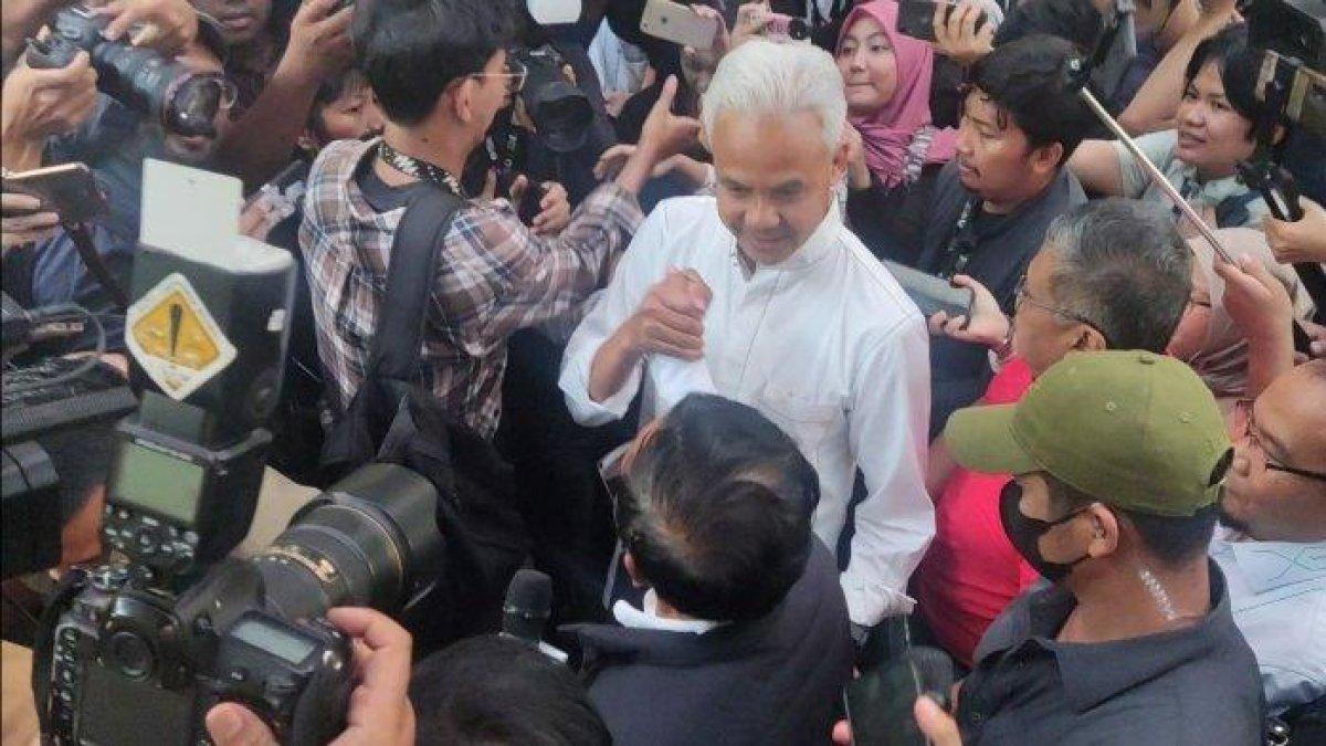 Capres nomor urut 3 Ganjar Pranowo dan Cawapres Mahfud MD di posko pemenangan Jl. Teuku Umar, Jakarta, Rabu, 14 Februari 2024.