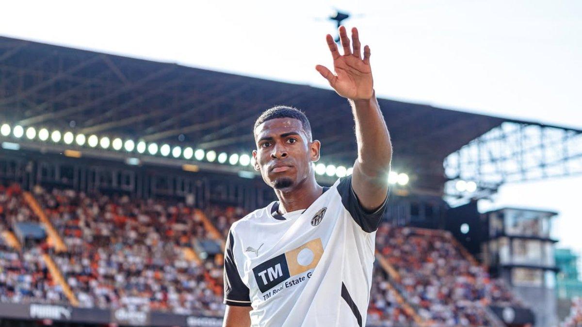 TRANSFER PEMAIN - Potret Cristhian Mosquera saat berseragam Valencia CF, Mei (24/5/2025).