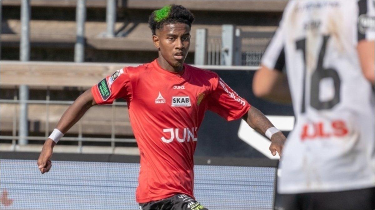Pemain sayap Gais opsi Timnas Indonesia, Chovanie Amatkarijo.