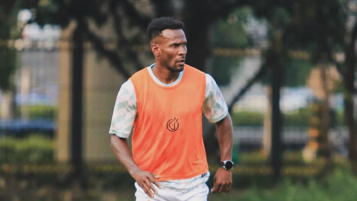 Potret Cornelius Stewart, bomber baru Semen Padang FC yang miliki statistik di luar dugaan. Pernah jadi top skorer Liga Bangladesh musim lalu (2023/2024).
