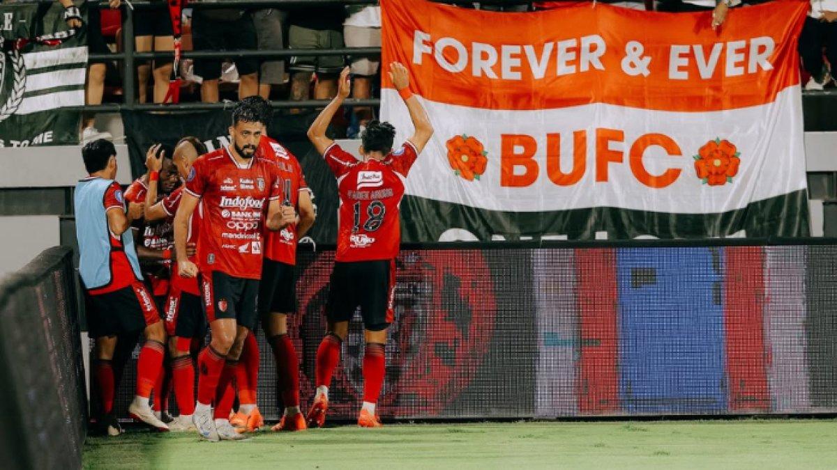 Cuplikan selebrasi para pemain Bali United saat mencetak gol ke gawang Persebaya Surabaya di pekan ke-17 Liga 1 2024, Sabtu (28/12).