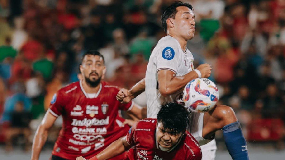 Potret jalannya pertandingan antara Bali United melawan Persik Kediri di pekan ke-18 Liga 1 2024, Minggu (12/1).