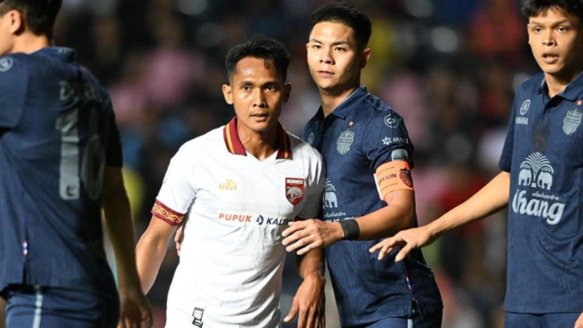 Potret jalannya pertandingan antara Buriram United melawan Borneo FC di ajang ASEAN Shopee Cup 2024, Kamis (9/1).