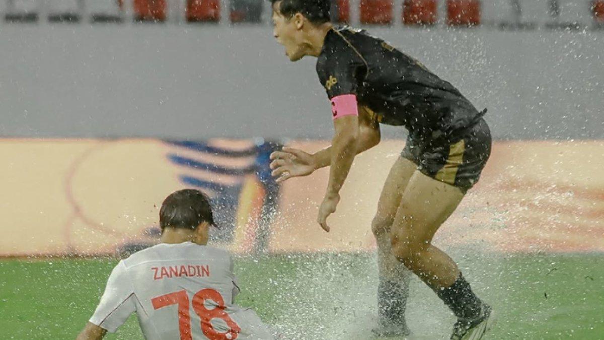 Potret pertandingan antara PSIS Semarang melawan Persis Solo di pekan ke-19 Liga 1 2024, Senin (20/1).