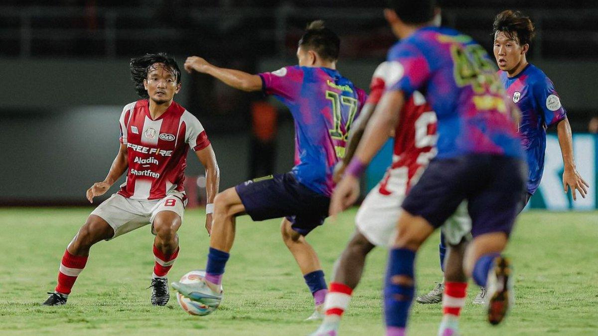 Cuplikan laga Persis Solo melawan RANS Nusantara FC di pekan ke-30 Liga 1 2023.