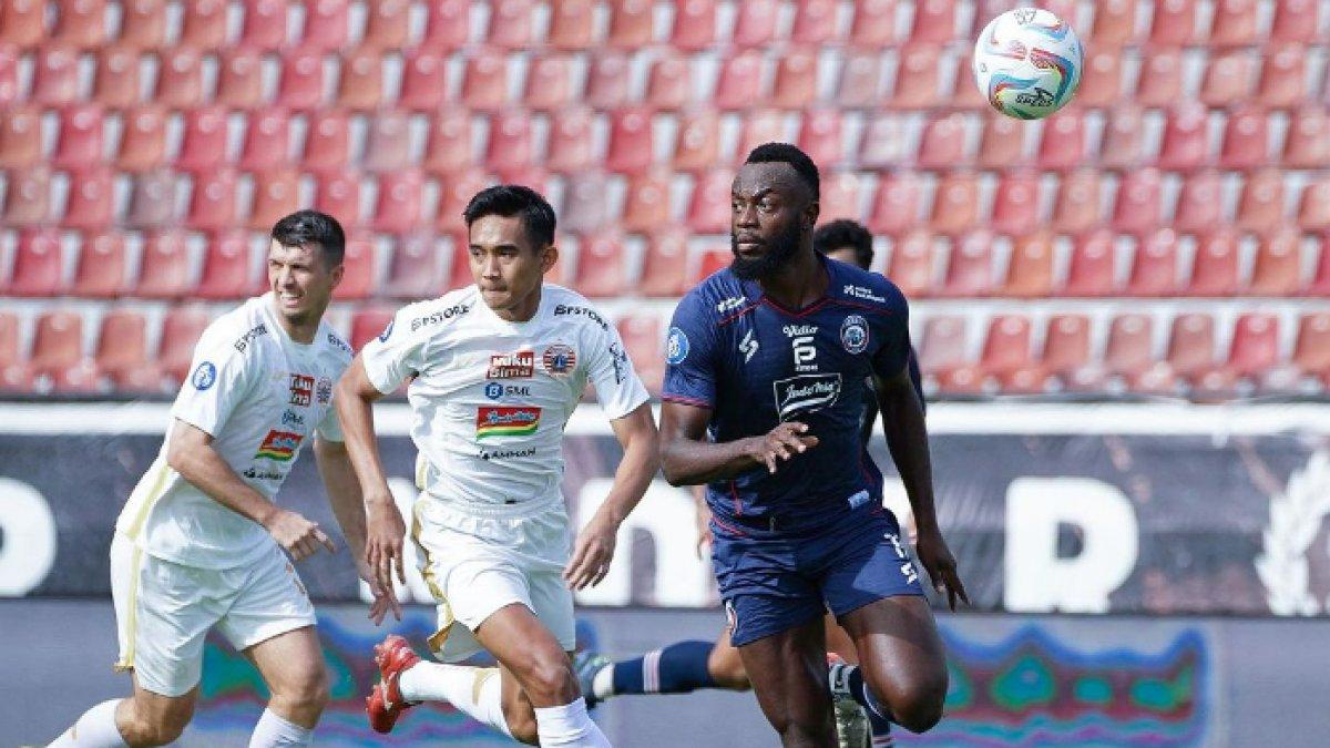 Cuplikan pertandingan Arema FC melawan Persija Jakarta dalam lanjutan Liga 1 2023 pekan ke-26 di Stadion Kapten I Wayan Dipta, Gianyar, Bali, Senin (26/2/2024).