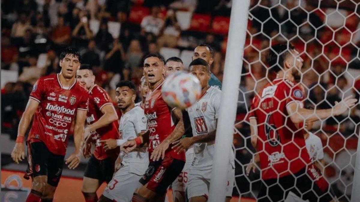 POTRET LAGA LIGA 1 2024/2025 - Cuplikan pertandingan Bali United vs Malut United dalam lanjutan pekan ke-23 Liga 1 2024/2025 di Stadion Kapten I Wayan Dipta, Gianyar, Senin, 17 Februari 2025.