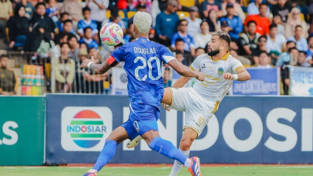 Cuplikan pertandingan PSPS Pekanbaru vs PSIM Yogyakarta pada babak 8 besar Liga 2 2024/2025.