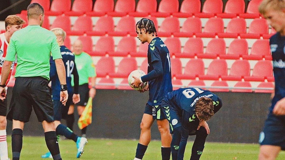 Sosok Dairenzio Brank, winger yang memiliki darah Indonesia dari Jakarta saat bermain di gelaran Liga 4 Belanda opsi pemain naturalisasi Timnas Indonesia.