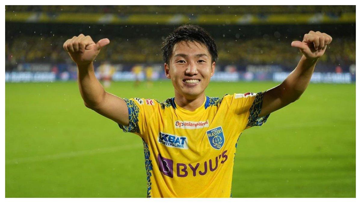 Potret Daisuke Sakai berseragam Kerala Blasters FC. Profil Daisuke Sakai pemain anyar PSM Makassar, musim 2024/2025 Pasukan Ramang kembali diperkuat pemain asal Jepang.