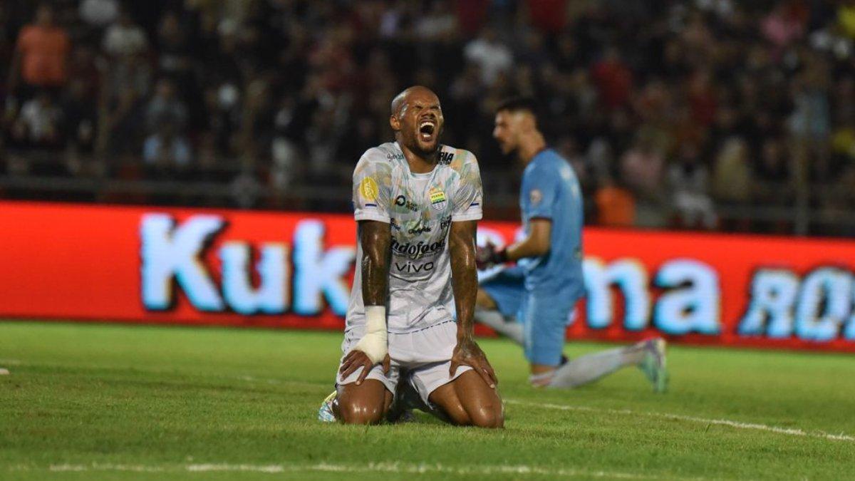 POTRET PEMAIN LIGA 1 - Striker asing Persib Bandung, David da Silva saat menghadapi Semen Padang dalam lanjutan pekan ke-27 Liga 1 2024/2025 di Stadion Haji Agus Salim, Senin, 10 Maret 2025.