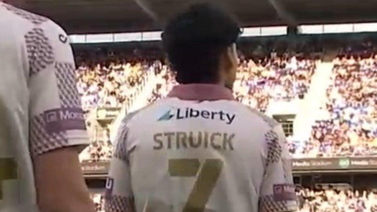 Potret debut sosok Rafael Struick di klub barunya, Brisbane Roar saat melawan Adelaide United, Sabtu (19/10). Debut Rafael Struikc berakhir masam karena Brisbane Roar kalah 0-2 dari Adelaide United.