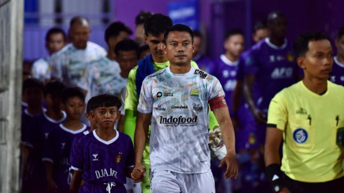 Sosok kapten kedua Persib Bandung, Dedi Kusnandar yang resmi diperpanjang kontrak oleh Pangeran Biru.