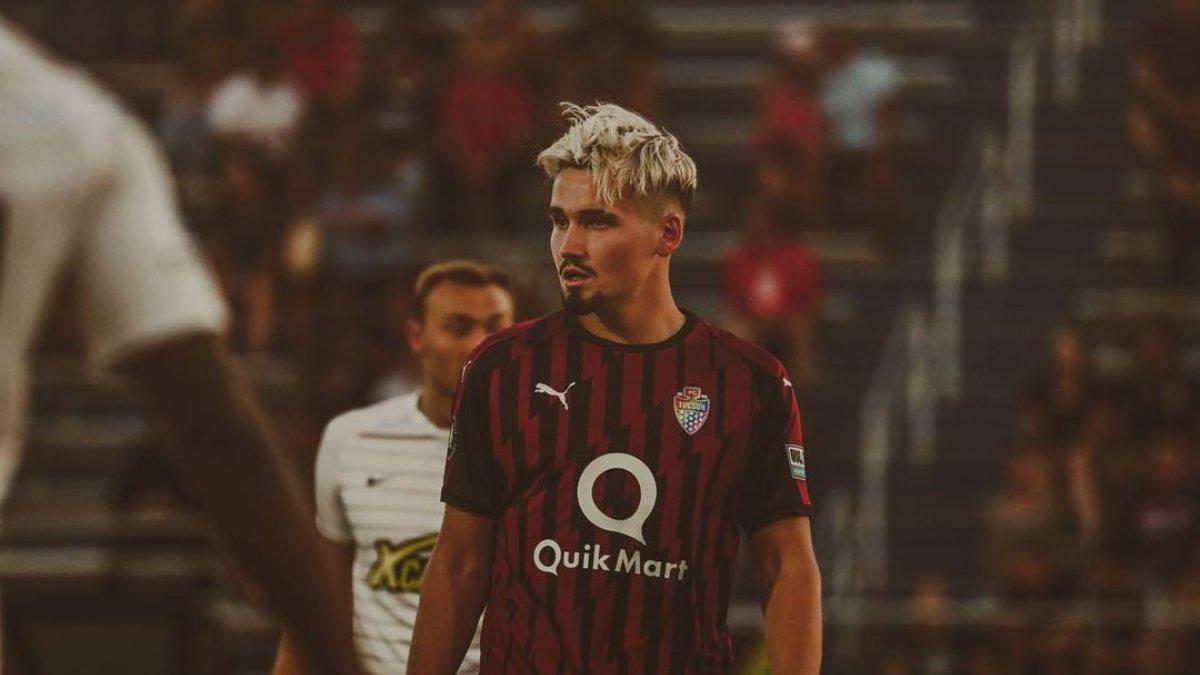Sosok Deri Cofre, menjadi pesaing idola PSS dalam ajang beradu nasib di klub PSIS Semarang, dari Liga 2 Australia.