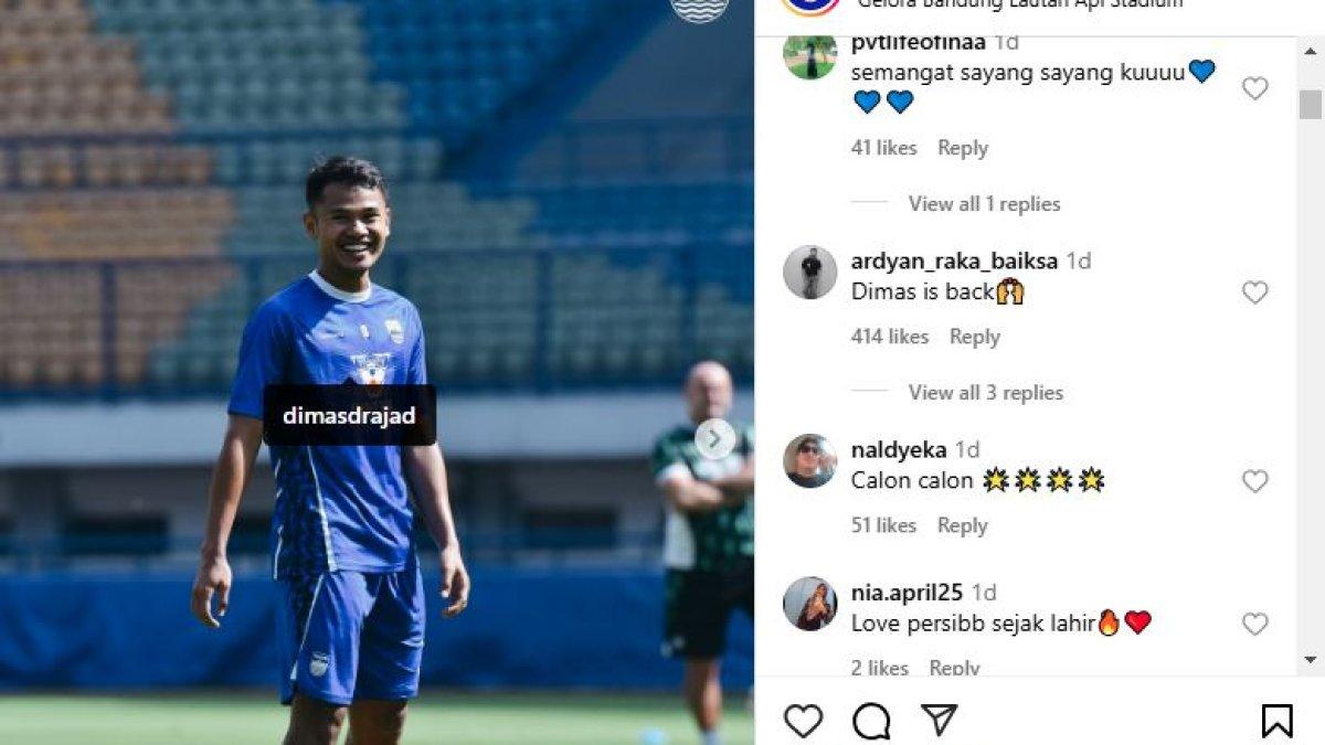 DIMAS DRAJAD KEMBALI - Striker Persib Bandung, Dimas Drajad kembali berlatih setelah sempat menepi beberapa bulan karena cedera, Selasa (28/1). Kembalinya Dimas Drajad ke sesi latihan Persib Bandung memantik antusiasme para Bobotoh.