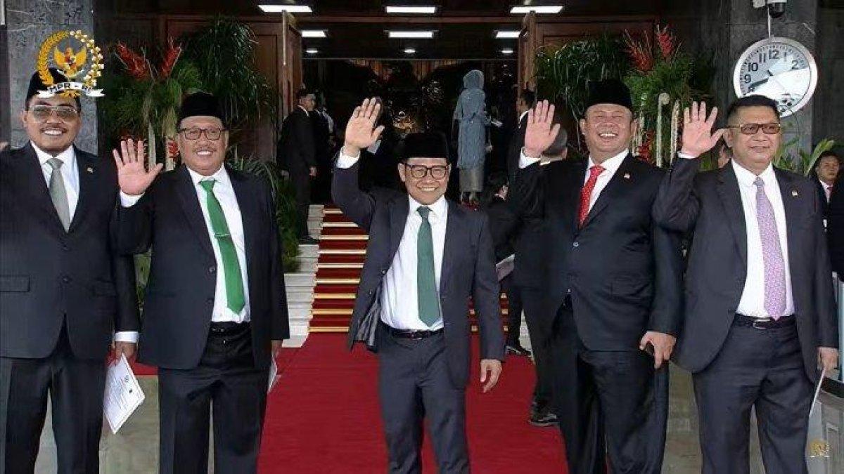Eks cawapres nomor urut satu di Pilpres 2024 sekaligus Ketua Umum PKB Muhaimin Iskandar (Cak Imin) sudah terlihat hadir di Gedung MPR/DPR RI pada hari ini Minggu (20/10/2024).