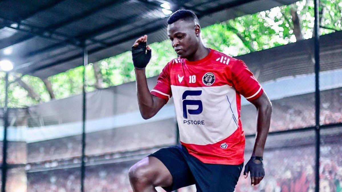 Potret Ezechiel Ndouasel ketika menjalani sesi latihan bersama dengan FC Bekasi City.