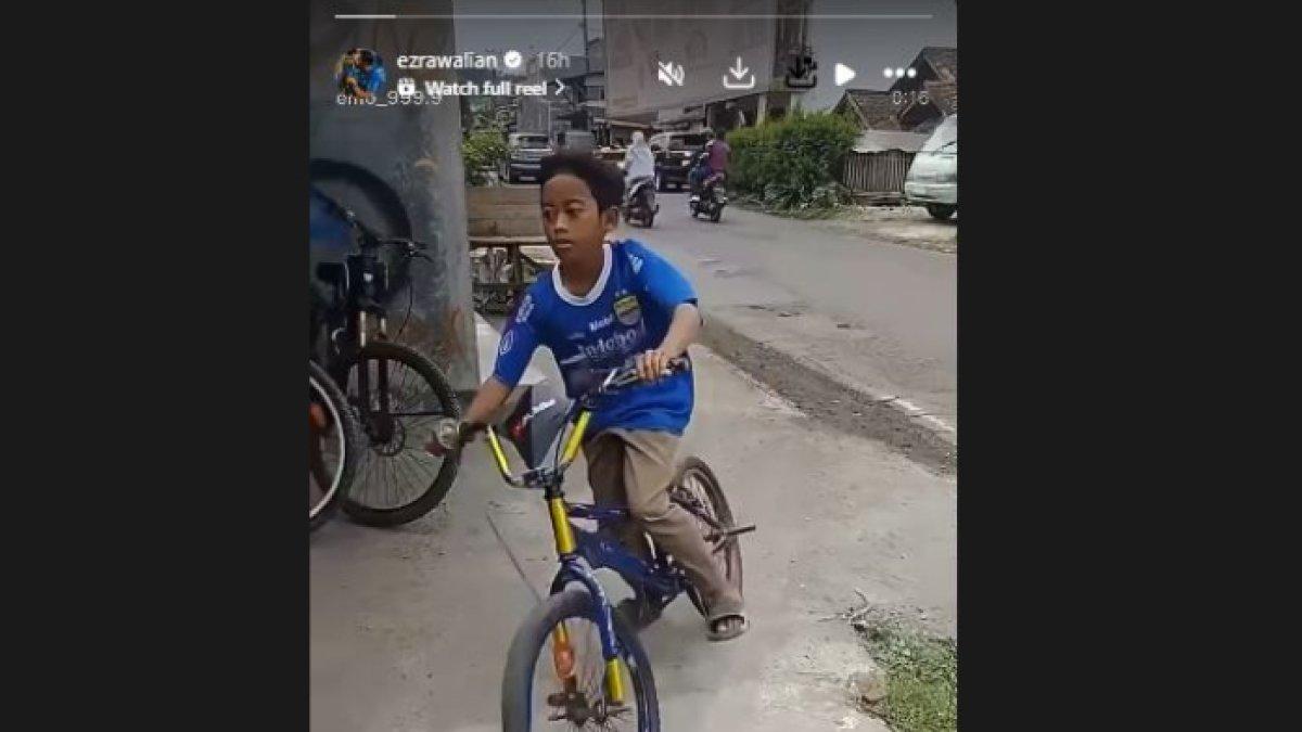 Kode Ezra Walian - Unggahan yang dicurigai jadi kode Ezra Walian untuk Persib Bandung sesaat setelah laga kontra Persija Jakarta usai.