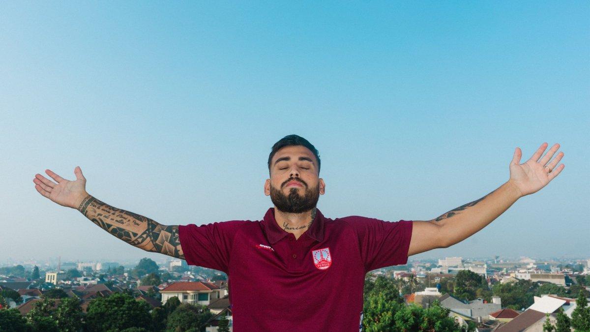 Winger asal Argentina, Facundo Aranda resmi diperkenalkan sebagai pemain baru Persis Solo di Liga 1 2024, Senin 22 Juli 2024.