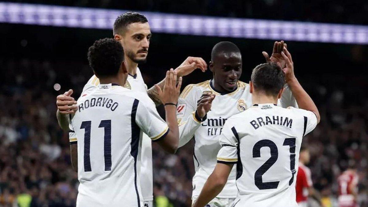 Ferland Mendy dan Rekannya