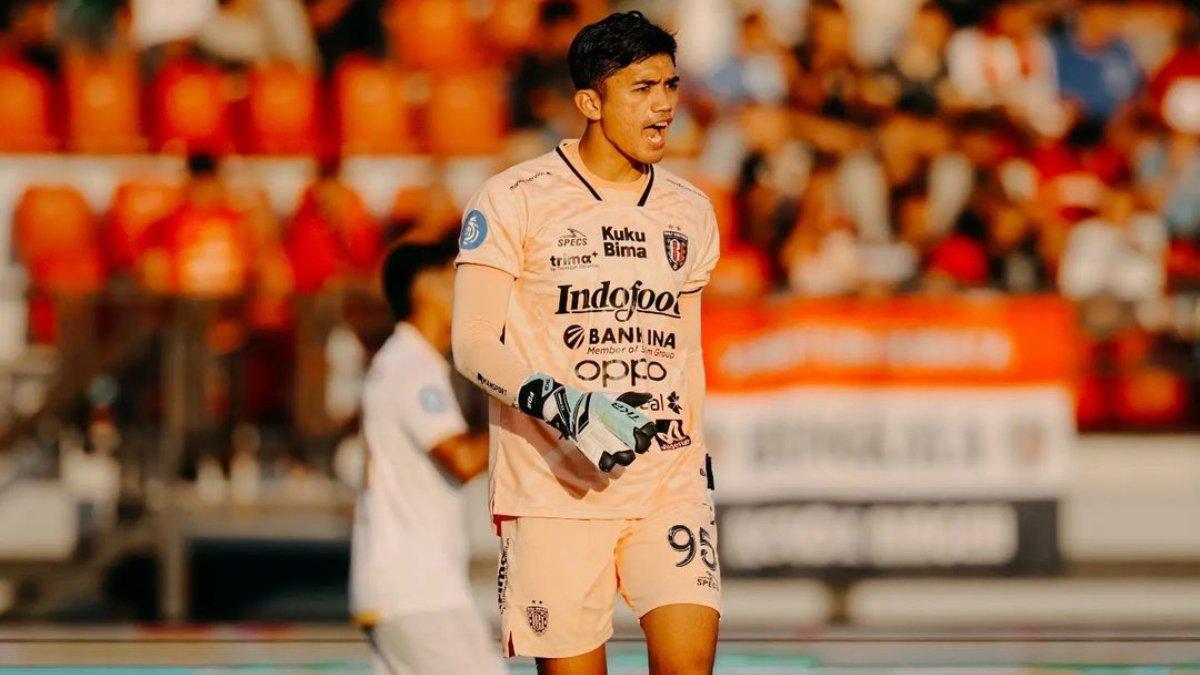 Potret kiper Bali United, Fitrul Dwi Rustapa saat melawan Arema FC di pekan keempat Liga 1 2024.