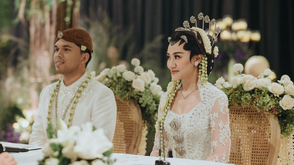 Foto akad nikah Aaliyah Massaid dan Thariq Halilintar pada Jumat, (26/7/2024) di Hotel Raffles, Kuningan, Jakarta Selatan.