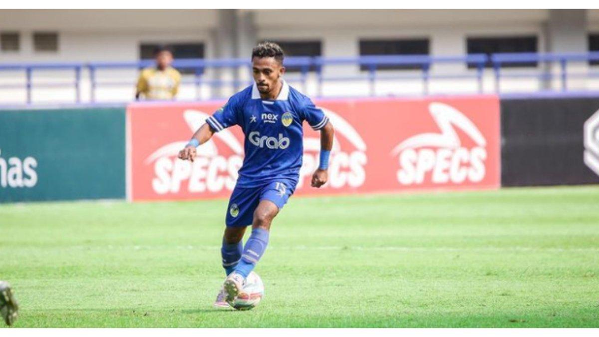 Ari Maring saat bermain di Stadion Gelora Bandung Lautan Api (GBLA)