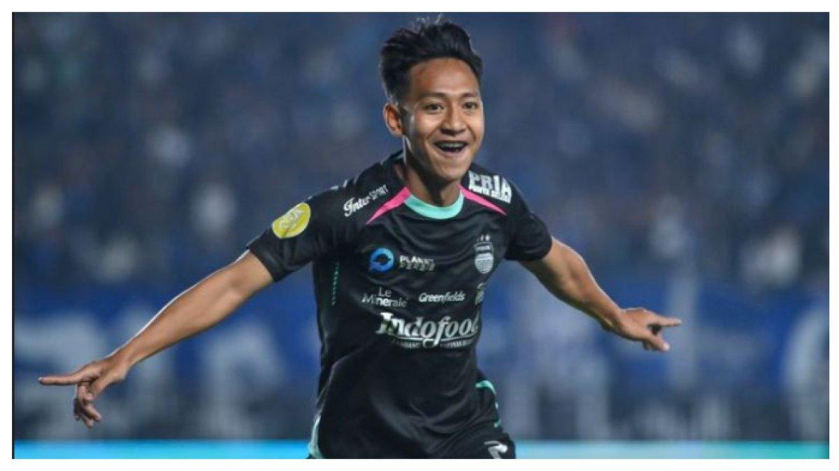 Profil- Beckham Putra tampil sebagai super sub, mencetak gol pasca masuk sebagai pemain pengganti dalam pertandingan pembuka Liga 1 2024-2025 antara Persib Bandung vs PSBS Biak, Jumat (9/8/2024) di Stadion Si Jalak Harupat, Soreang, Kabupaten Bandung. diakses dari Kompas.com Selasa (11/3/2025)  Terbaru