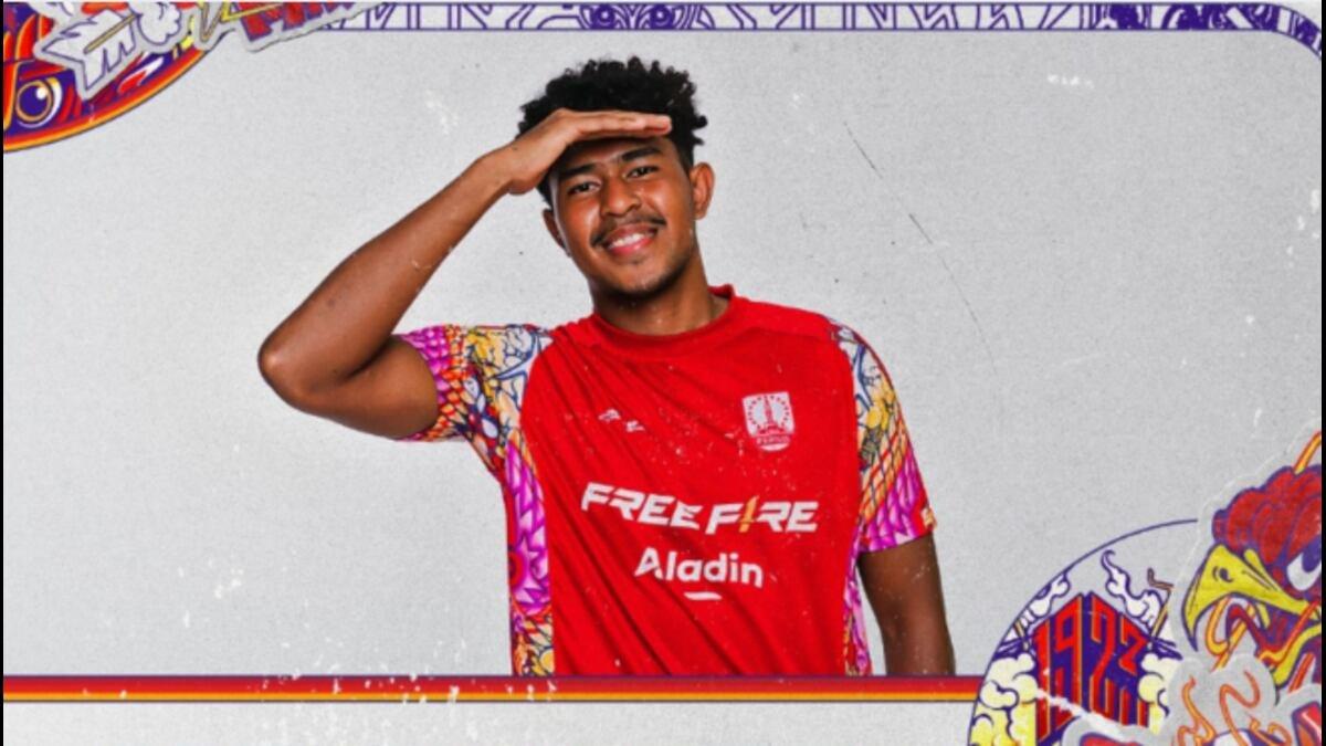 Potret Braif Fatari yang resmi bergabung dengan Persis Solo yang diunggah melalui @persissolo.id pada Jumat, 19 Juli 2024. yang menjadi aset Terbuang Persija Jakarta dan ditolak Persebaya kini berlabuh gabung Persis Solo pada Jumat, 19 Juli 2024.