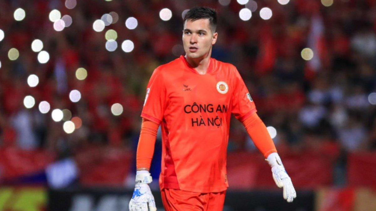 Potret Filip Nguyen berseragam CAHN FC saat berlaga di lapangan.