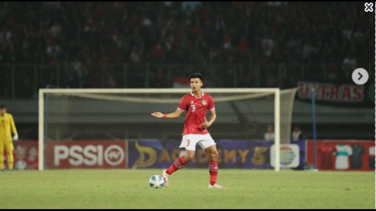 Potret Kadek Arel berseragam Timnas Indonesia yang diunggah melalui Instagram @arelpriyatnaa_ pada 11 Juli 2022. Wonderkid Bali United yang berpotensi menjadi bintang di Piala AFF U-19 2024 yang diselenggarakan di Surabaya pada tanggal 17-29 Juli 2024.