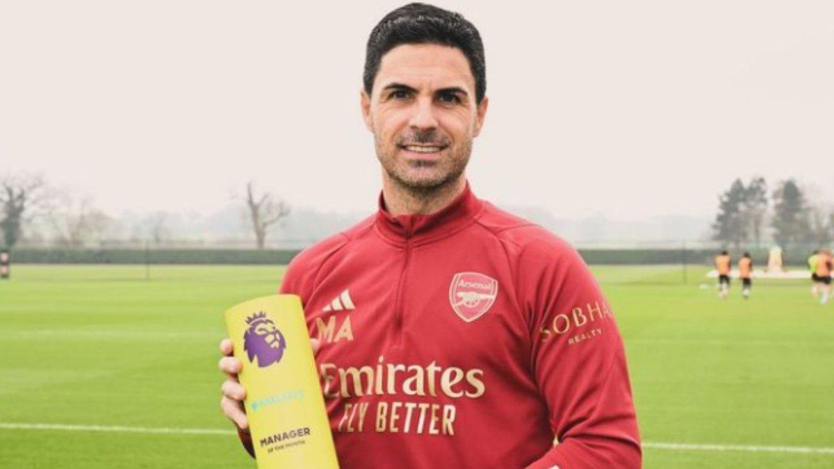 Mikel Arteta, pelatih Arsenal saat mendapat kejuaraan Manajer of The Month 2023/2024.