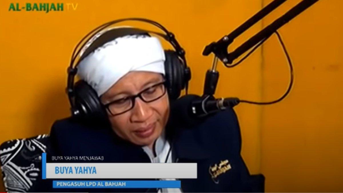 Prof. KH. Yahya Zainul Ma'arif, Lc., M.A., Ph.D, menjelaskan tentang saat dalam perjalanan jauh, lebih baik puasa atau tidak ? Buya Yahya menjawab.