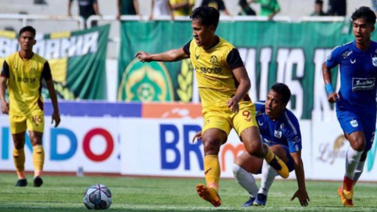 Potret Yandi Sofyan, bomber Persikabo 1973 saat berlaga di lapangan.