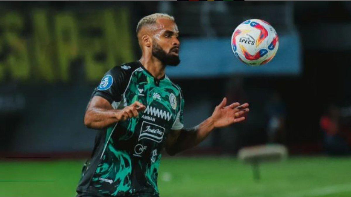 Potret Phil Ofosu-Ayeh
