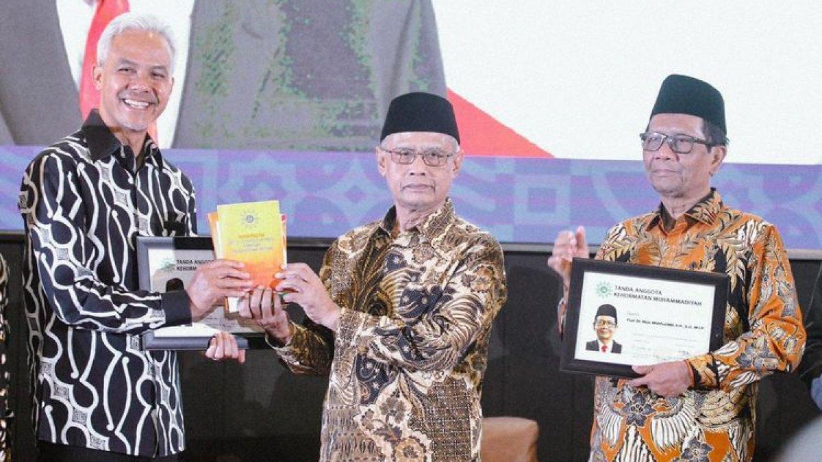 Ganjar Pranowo dan Mahfud MD yang terima anugerah kehormatan Muhammadiyah, Kamis 23 November 2023