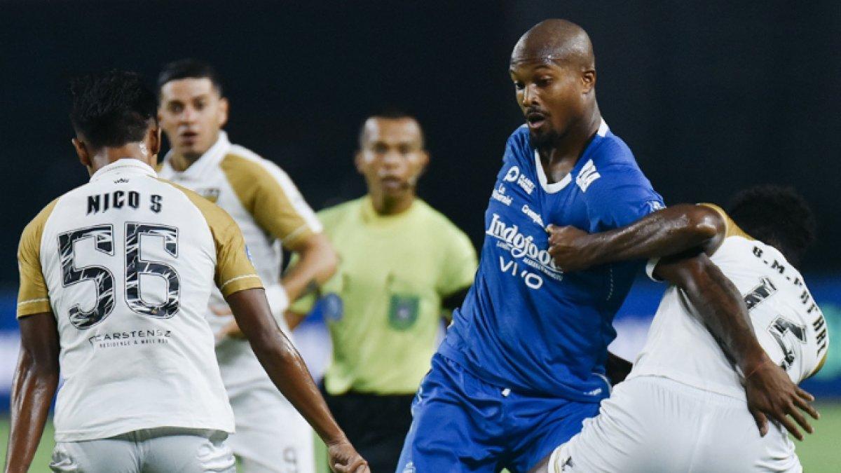Cuplikan Gervane Kastaneer saat debut pada pertandingan Persib Bandung kontra Dewa United di Stadion Bandung Lautan Api (GBLA), Jumat (17/1/2025). Hasil akhir Persib Bandung kontra Dewa United, ada andil besar mantan rusak rekor unbeatten, Arema FC bahagia, skor 0-2.