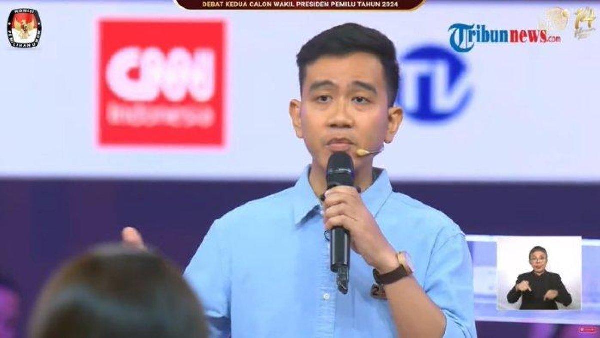 Cawapres nomor urut 2 Gibran Rakabuming Raka menyampaikan visi misi dalam Debat Cawapres Pilpres 2024, Jumat (22/12/2023).