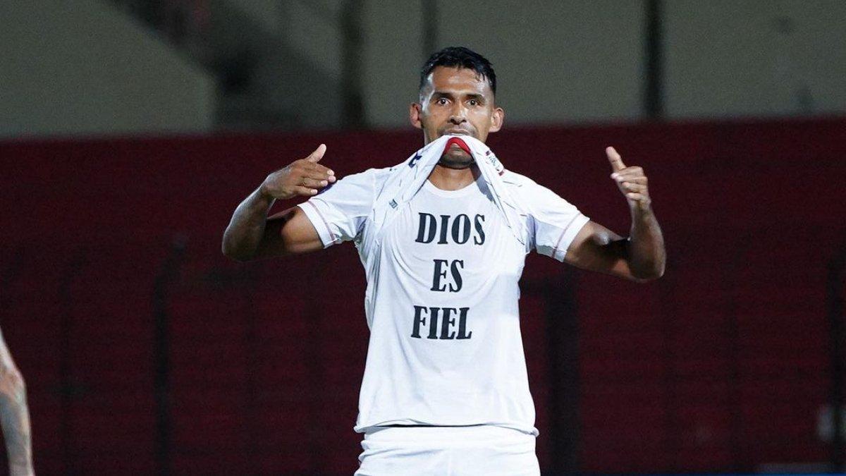 Selebrasi Gilbert Alvarez pada pertandingan Arema FC melawan RANS Nusantara