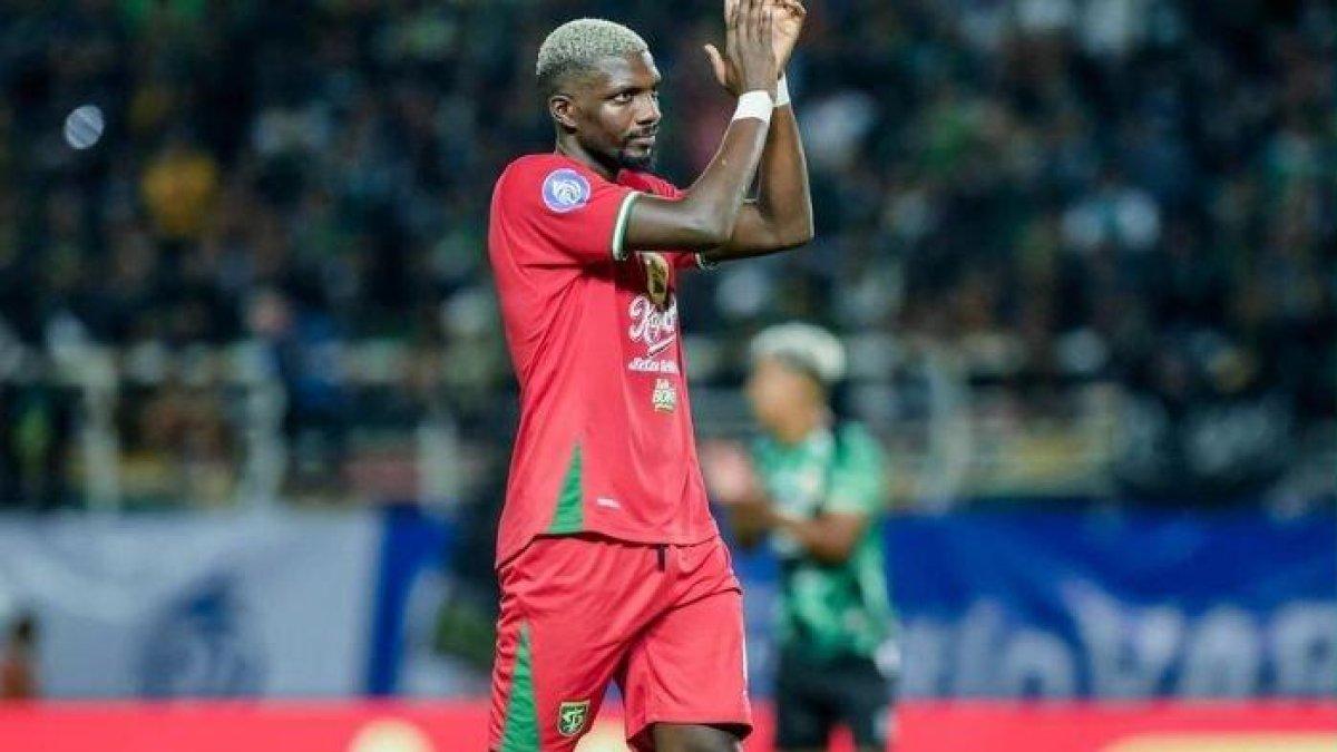 PROFIL PEMAIN - Gilson Costa memperkuat Persebaya di Liga 1 2024/2025. Potret Gilson Costa pemain Persebaya Surabaya di Liga 1 2024/2025, Kamis (20/3/2025).