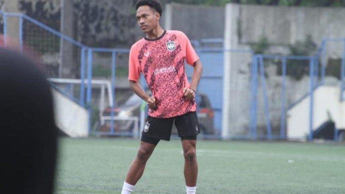 Giovanni Numberi saat berlatih dengan PSIS Semarang.