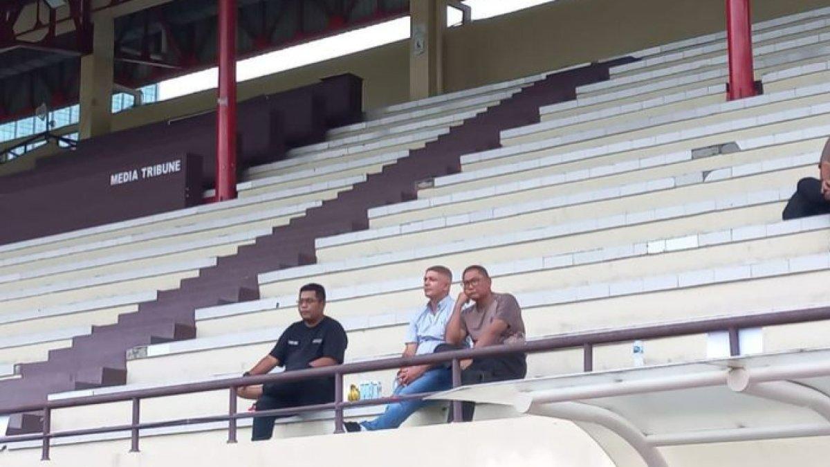 Gomes de Oliveira yang masuk kandidat pelatih Bhayangkara FC hadir di Stadion STIK, Kamis (29/2/2024)
