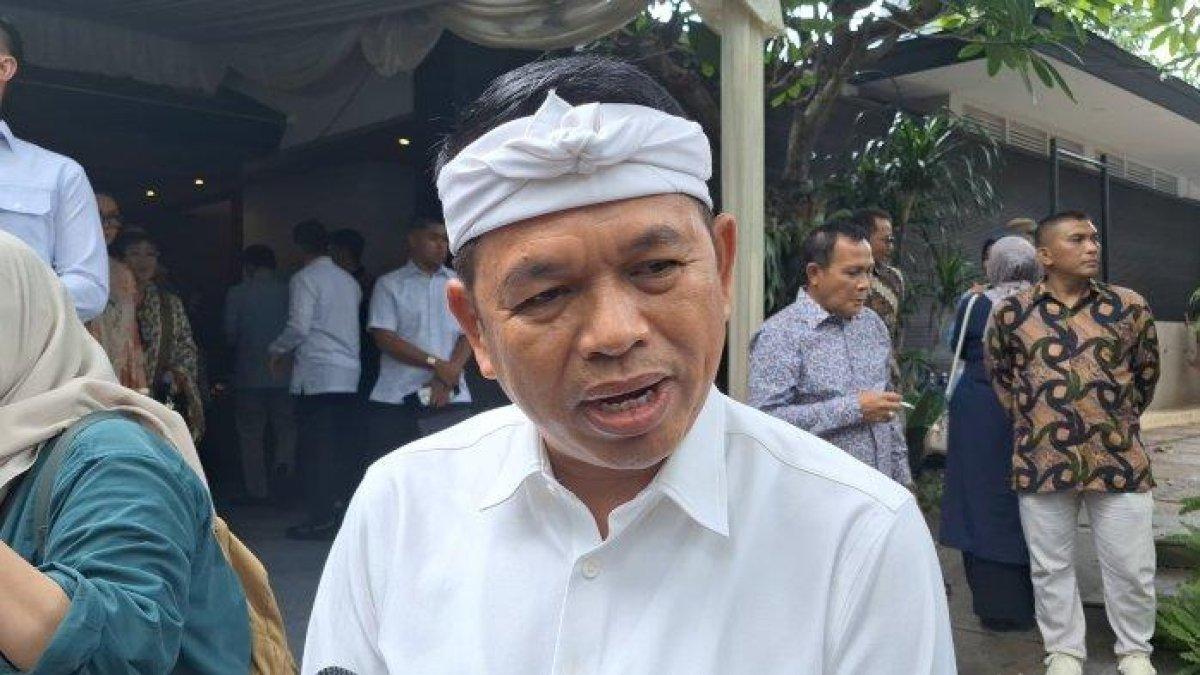 DEDI MULYADI - (Foto Arsip) Gubernur Jawa Barat (Jabar), Dedi Mulyadi, saat ditemui seusai acara open house di kediaman Ketua MPR RI, Ahmad Muzani di kompleks Widya Chandra, Jakarta Selatan, Rabu (2/4/2025).