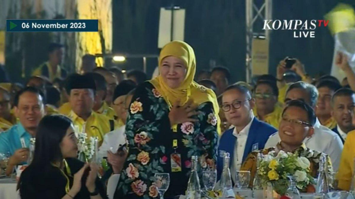 Pengumuman Gubernur Jawa Timur, Khofifah Indar Parawansa masuk dalam Tim Kampanye Nasional (TKN) pemenangan pasangan calon (paslon) Prabowo Subianto dan Gibran Rakabuming Raka pada perayaan puncak HUT ke-59 Golkar, di Kantor DPP Golkar, Jakarta Barat, Senin (6/11/2023) malam.